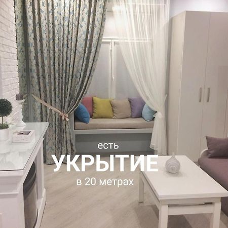Studio Odessa Luaran gambar